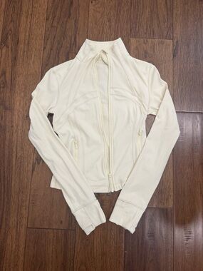 Lululemon buttercream/butter cream define jacket size 4